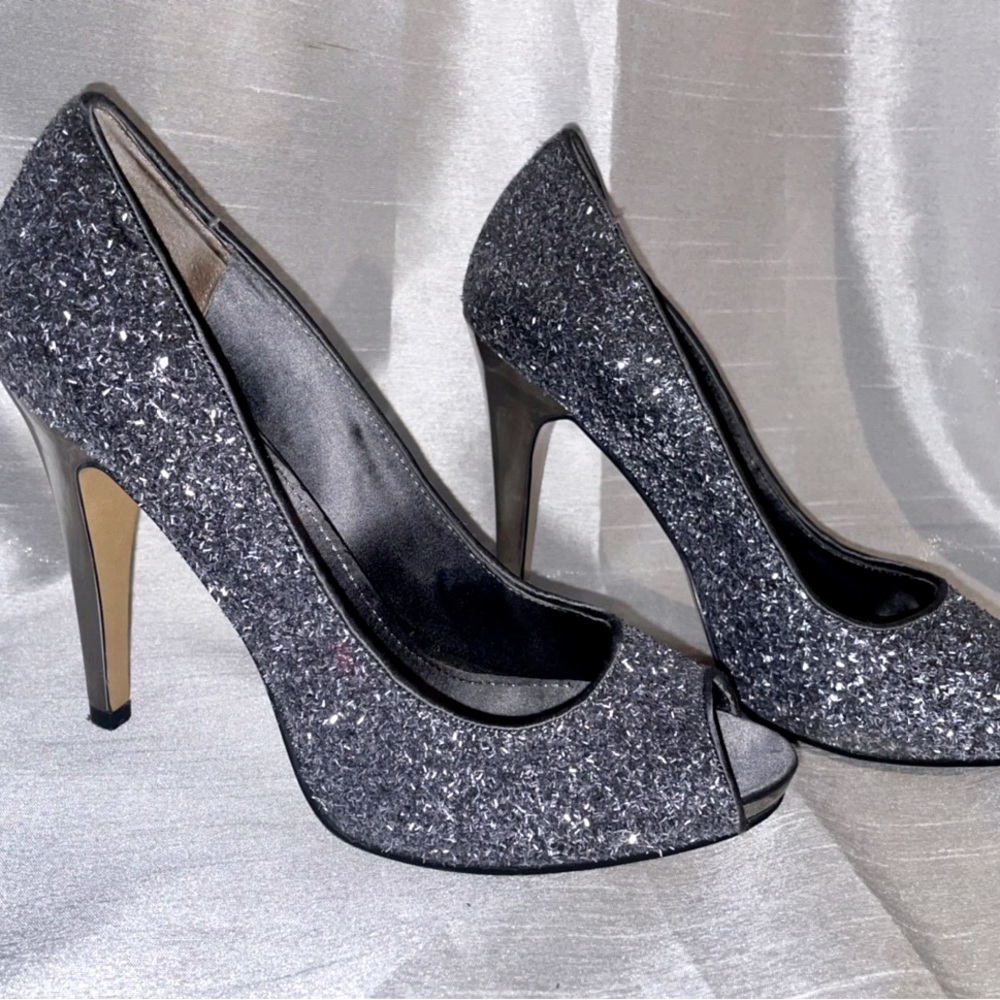 Silver Statement Heels! Classy Open Toed Metallic… - image 1